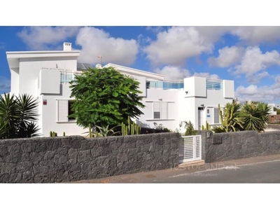 Villa con terreno en venta en la Las Palmas' Yaiza