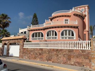 Villa con terreno en venta en la Orihuela