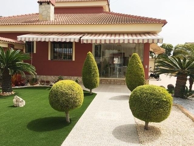 Villa con terreno en venta en la Vía Verde de Torrevieja' Torrevieja