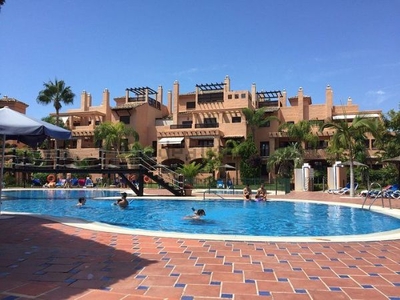 Alquiler de piso con piscina en Atalaya-Isdabe (Estepona)