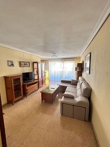 Alquiler de piso en Benalúa de 3 habitaciones con garaje y muebles