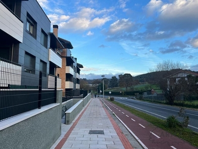 Alquiler de piso en Derio de 3 habitaciones con terraza y garaje