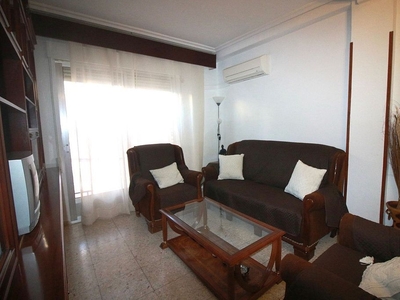 Alquiler de piso en calle Linares de 3 habitaciones con terraza y muebles