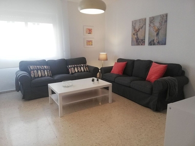 Alquiler de piso en Centro - Huelva de 5 habitaciones con terraza y muebles