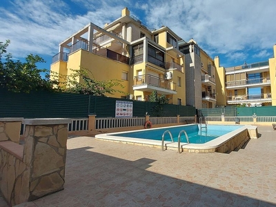 Ático en venta en avenida Vilanova i la Geltrú de 3 habitaciones con terraza y piscina