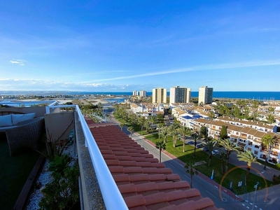 Ático en venta en Playa del Esparto-Veneziola de 3 habitaciones con terraza y piscina