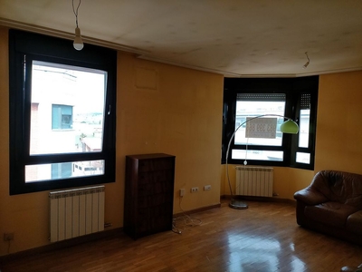 Piso en alquiler en calle Villafranca de Duero de 2 habitaciones con garaje y calefacción