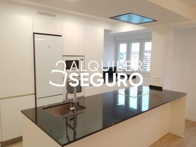 Piso en alquiler en Centro - Vitoria-Gasteiz de 2 habitaciones con muebles y calefacción