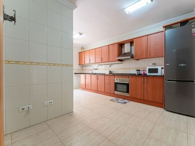 Piso en venta en calle De Sunyer de 4 habitaciones con terraza y aire acondicionado