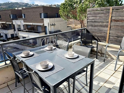 Piso en venta en S'Agaró de 3 habitaciones con terraza y piscina