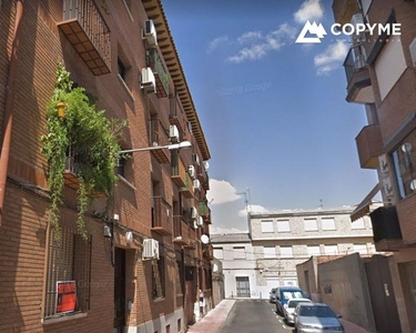 Piso en venta en Torrijos de 3 habitaciones con terraza y muebles