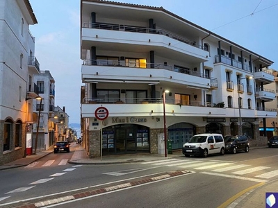 Venta de piso en calle Enric Serra de 3 habitaciones con terraza y garaje