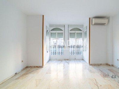Venta de piso en calle Picasso de 3 habitaciones con balcón y aire acondicionado