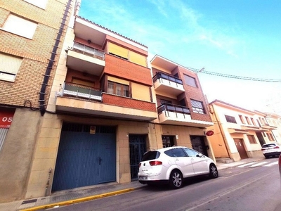 Venta de piso en calle San Mateu de 4 habitaciones con terraza y garaje