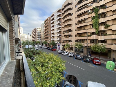 Venta de piso en Centro - Logroño de 4 habitaciones con terraza y balcón