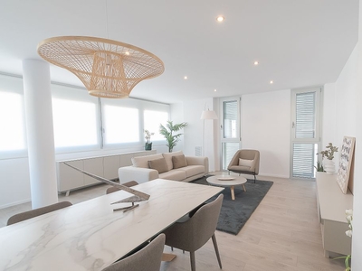 Venta de piso nuevo en calle Bernat Boades de 3 habitaciones con garaje y balcón