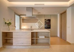Apartamento piso en excelentes condiciones de 3 dormitorios con 75m² de jardín en venta en nueva andalucía en Marbella