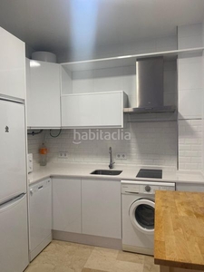 Alquiler apartamento casco historico. excelente zona. vivienda reformada con garaje y piscina. en Sevilla