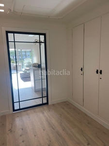 Alquiler apartamento con 2 habitaciones amueblado con ascensor, piscina, aire acondicionado y vistas al mar en Marbella