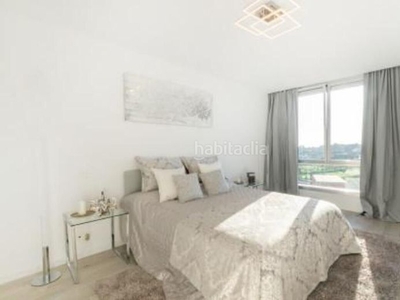 Alquiler casa adosada con 3 habitaciones amueblada con parking, piscina, aire acondicionado, jardín y vistas al mar en Estepona