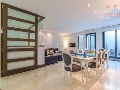 Alquiler casa amplio y luminoso chalet unifamiliar, de 350 m2, 5 habitaciones, terraza y jardín con piscina. en Madrid
