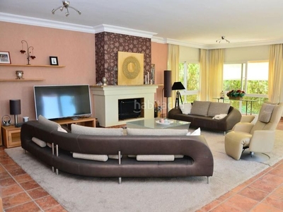 Alquiler casa con 5 habitaciones amueblada con parking, piscina, calefacción, aire acondicionado y jardín en Marbella