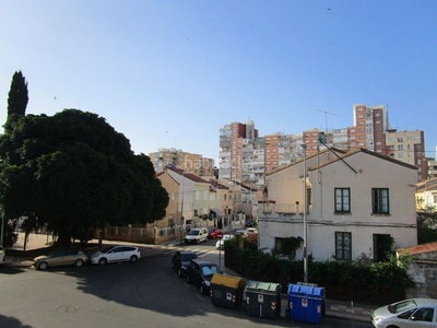 Alquiler dúplex en calle ricardo codorniu y stárico 15 dúplex con 3 habitaciones amueblado con calefacción y vistas a la montaña en Cartagena