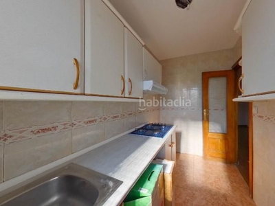 Alquiler piso con 3 habitaciones en San Andrés Madrid