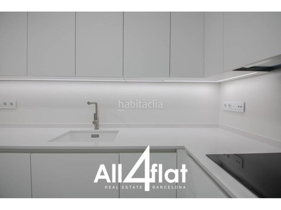 Alquiler piso de 102m² en el eixample. 3 habitaciones dobles, 2 baños completos, 2 balcones y cocina equipada. en Barcelona