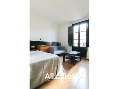 Alquiler piso de 40m2 en el barri gotic con balcón, 1 habitación doble y 1 baño. amueblado y equipado en Barcelona