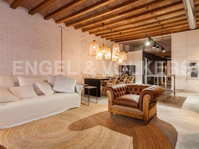 Alquiler piso loft de diseño vanguardista con terraza en Barcelona