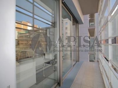 Alquiler piso práctico apartamento todo amueblado al lado del clínic en Barcelona