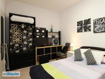 Apartamento de 2 dormitorios con aire acondicionado en alquiler en El Raval