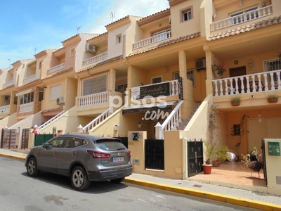 Casa adosada en venta en Calle Juan Carbajo Santos, nº 28