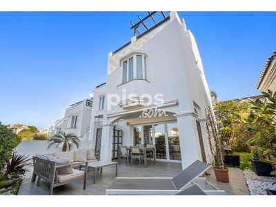 Casa adosada en venta en Milla de Oro en Lomas de Marbella Club-Puente Romano por 650.000 €