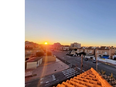 Bungalow de Planta Alta con Buenas Vistas, Con Trastero y Piscina incluida