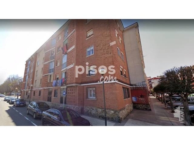 Piso en venta en Logroño en Universidad-Los Lirios por 39.500 €