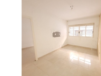 APARTAMENTO BAJO PARA REFORMAR A 100MT DE LA PLAYA