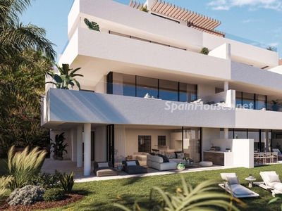 Apartamento bajo en venta en Estepona