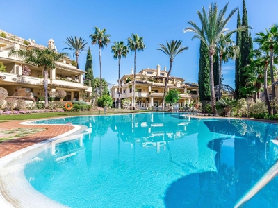 Apartamento en venta en Los Naranjos, Marbella