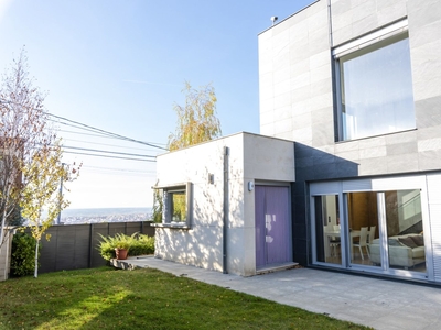 Casa 3 habitaciones de 238 m² en Urbanización Las Lomas (24227)