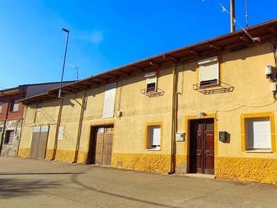 Casa 4 habitaciones de 328 m² en Villares de Órbigo (24288)