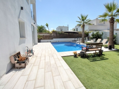 Casa 5 habitaciones de 350 m² en Els Poblets (03779)