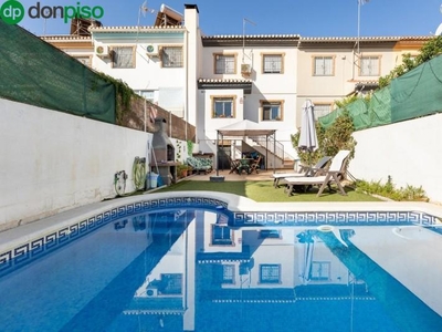 Casa adosada en venta en Cúllar Vega