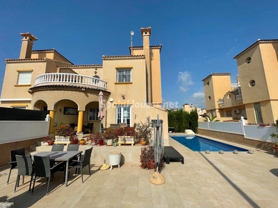 Casa adosada en venta en Orihuela Costa