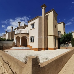 Chalet adosado en venta en Los Almendros-La Florida, Orihuela