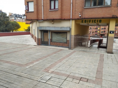Local en venta en Oviedo