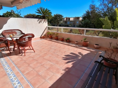 Venta de piso con piscina y terraza en Playa San Juan (Alicante)