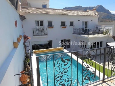 Villa en venta en Alfarnatejo