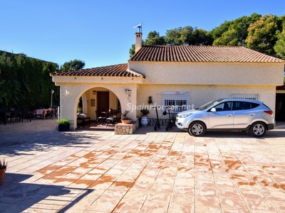 Villa en venta en Olocau